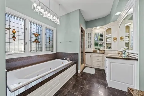 $999,999 | 16750 Village Drive, Loch Lloyd, MO 64012