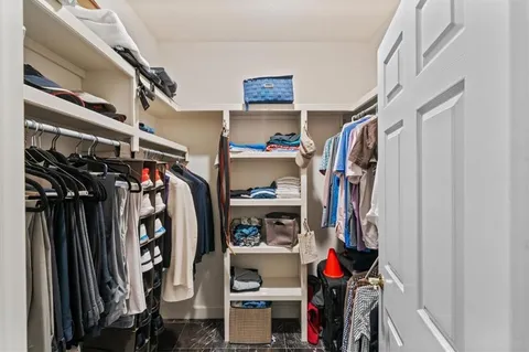 $999,999 | 16750 Village Drive, Loch Lloyd, MO 64012