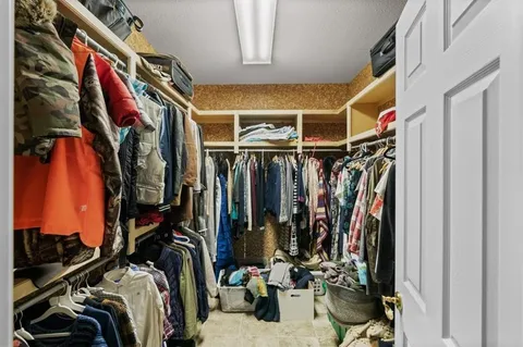 $999,999 | 16750 Village Drive, Loch Lloyd, MO 64012