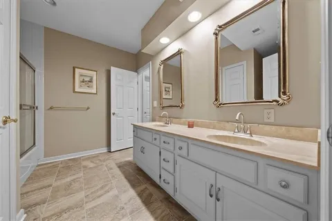 $999,999 | 16750 Village Drive, Loch Lloyd, MO 64012