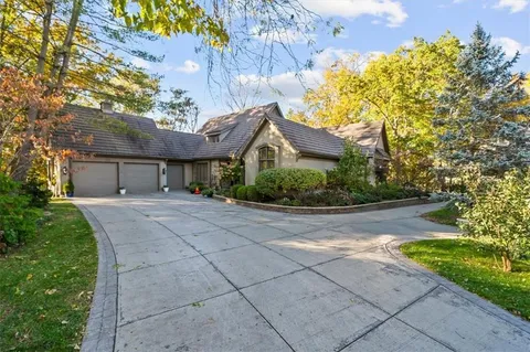 $999,999 | 16750 Village Drive, Loch Lloyd, MO 64012