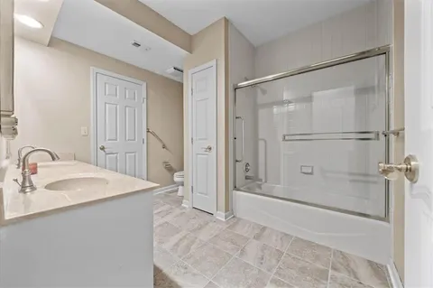 $999,999 | 16750 Village Drive, Loch Lloyd, MO 64012