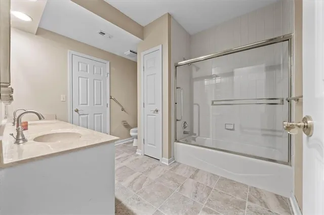 $999,999 | 16750 Village Drive, Loch Lloyd, MO 64012