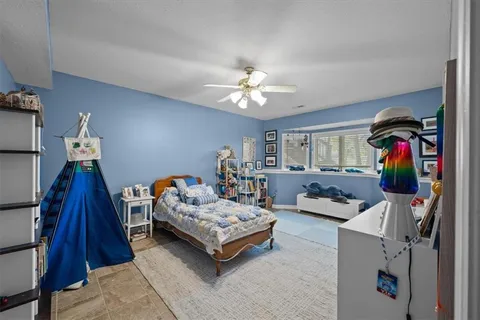 $999,999 | 16750 Village Drive, Loch Lloyd, MO 64012