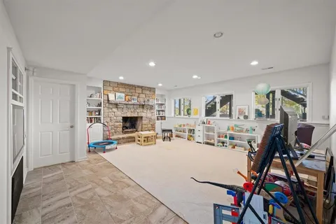 $999,999 | 16750 Village Drive, Loch Lloyd, MO 64012