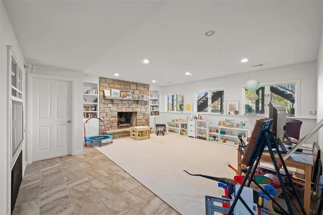 $999,999 | 16750 Village Drive, Loch Lloyd, MO 64012