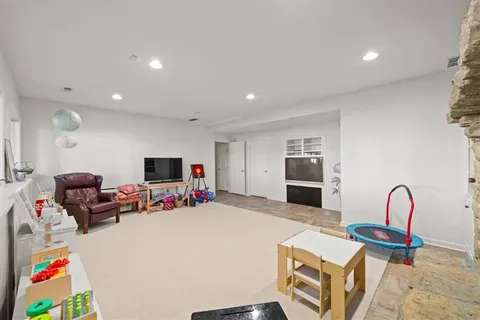 $999,999 | 16750 Village Drive, Loch Lloyd, MO 64012