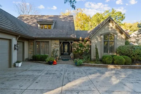 $999,999 | 16750 Village Drive, Loch Lloyd, MO 64012