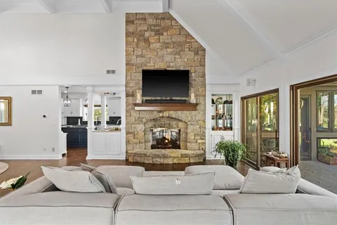 $999,999 | 16750 Village Drive, Loch Lloyd, MO 64012