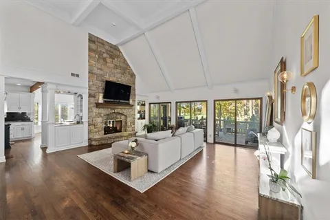 $999,999 | 16750 Village Drive, Loch Lloyd, MO 64012