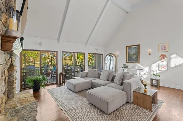 $999,999 | 16750 Village Drive, Loch Lloyd, MO 64012