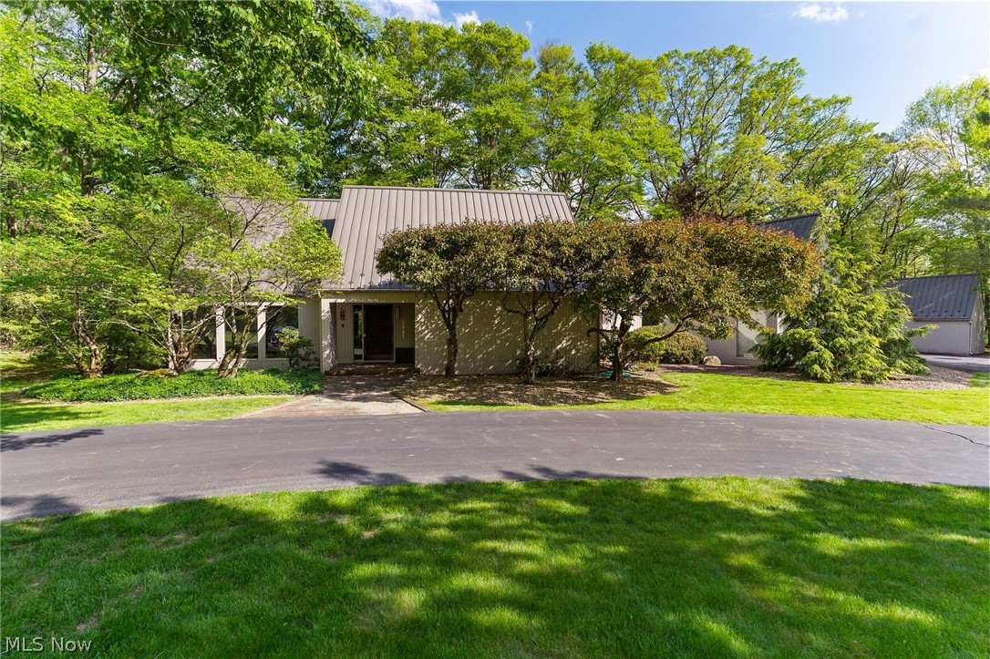 2941 Howland Wilson Road Northeast Warren, OH 44484 - Photo 2 of 50