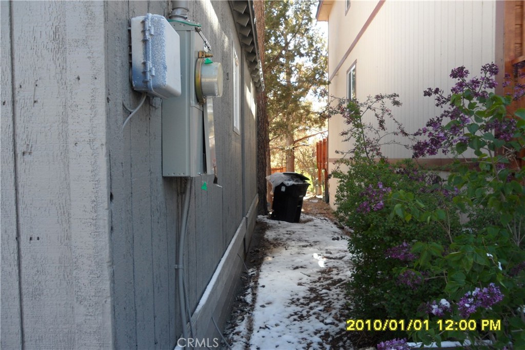 871 Maple Lane Sugarloaf, CA 92386 - Photo 13 of 17 a view of a pathway of a house
