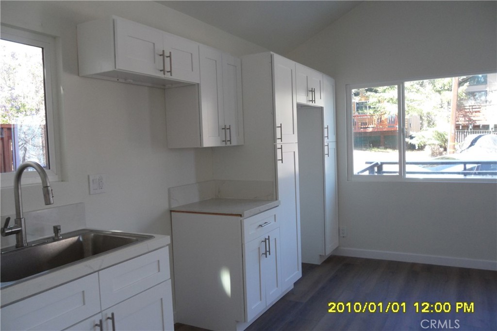 871 Maple Lane Sugarloaf, CA 92386 - Photo 4 of 17 a kitchen with a refrigerator and a sink