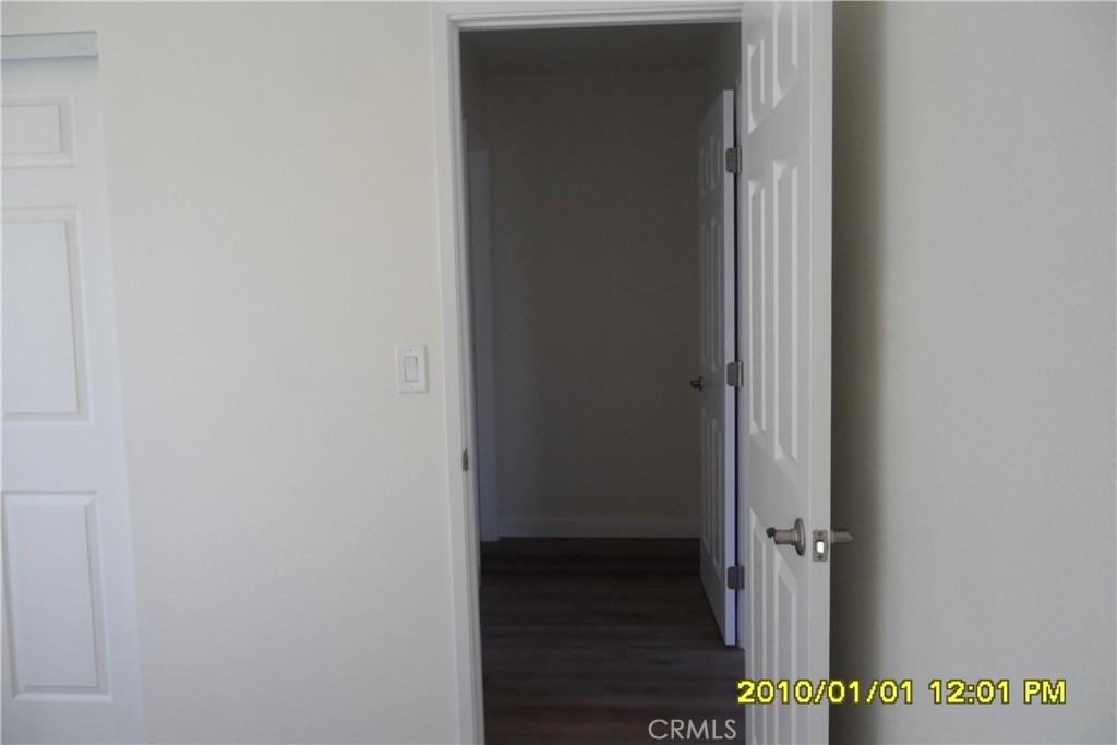871 Maple Lane Sugarloaf, CA 92386 - Photo 10 of 17 a view of a hallway