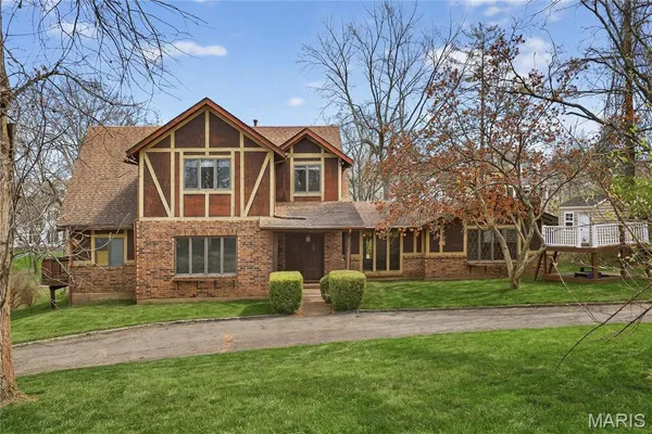 $925,000 | 13777 Clayton Road, Town and Country, MO 63017