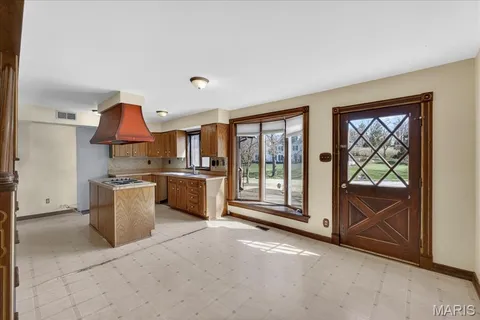 $894,900 | 13777 Clayton Road, Town and Country, MO 63017