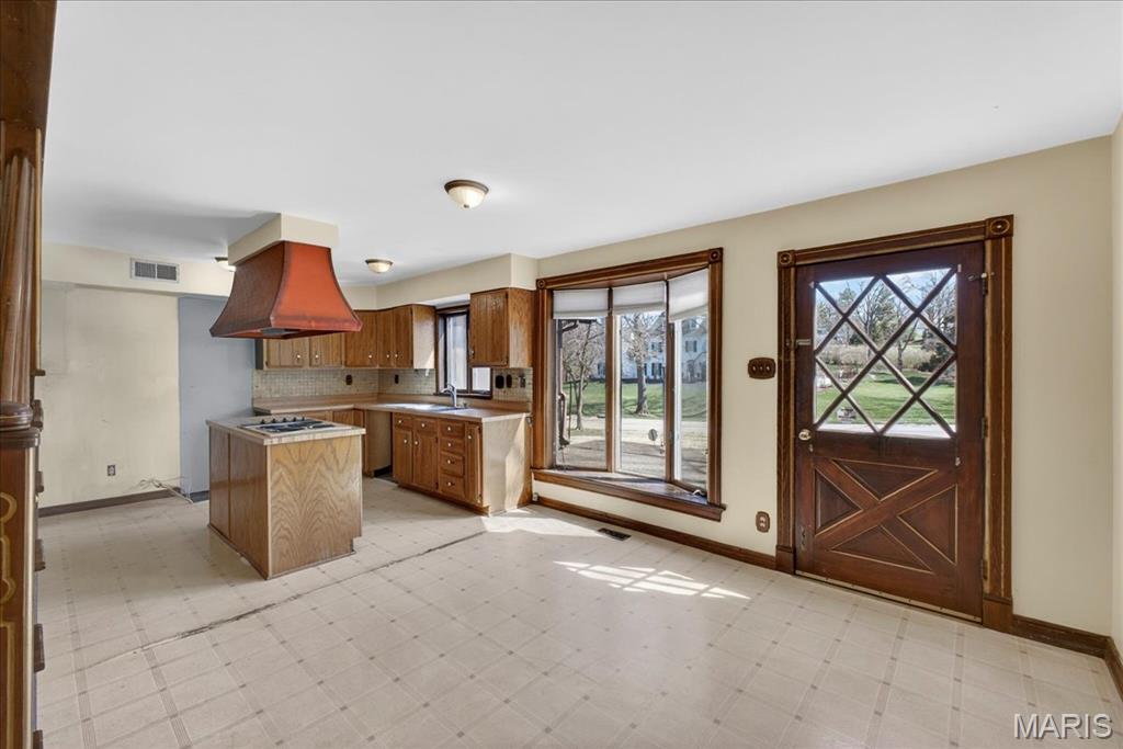 13777 Clayton Road Town and Country, MO 63017 - Photo 11 of 57