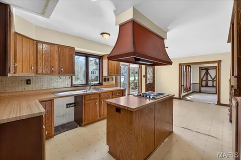 $894,900 | 13777 Clayton Road, Town and Country, MO 63017