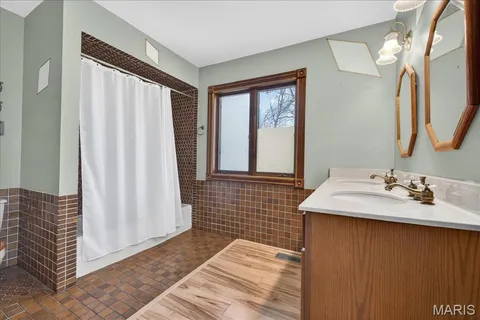 $894,900 | 13777 Clayton Road, Town and Country, MO 63017
