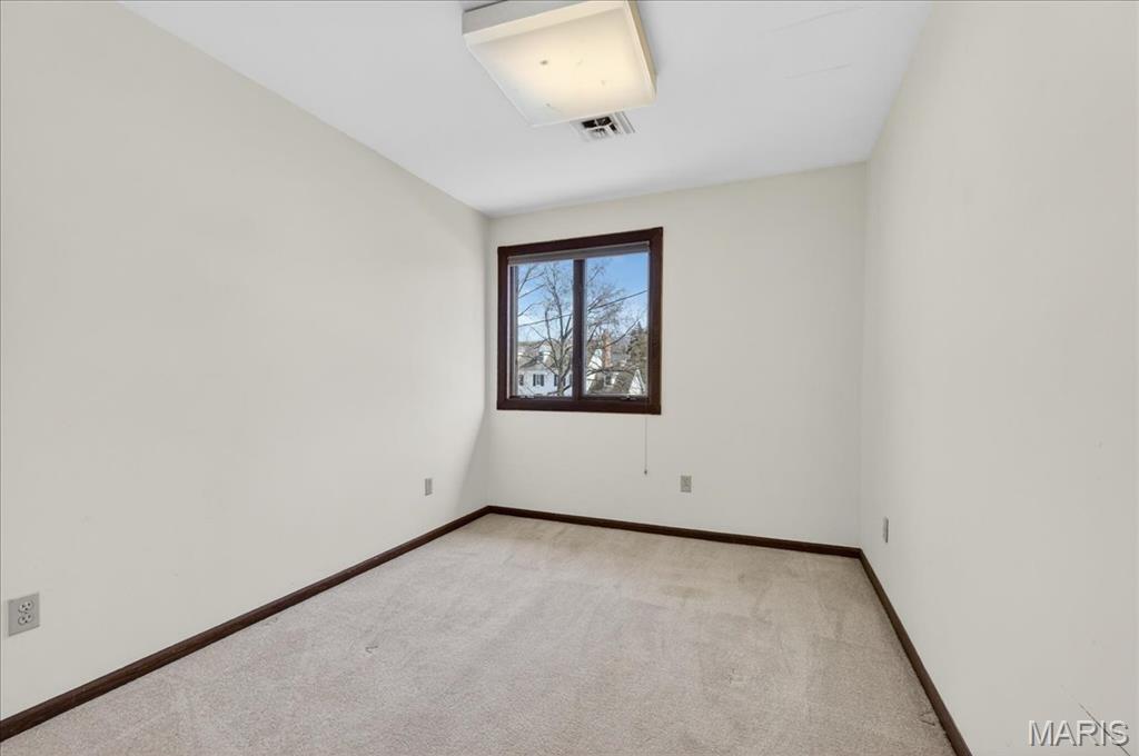 13777 Clayton Road Town and Country, MO 63017 - Photo 24 of 57