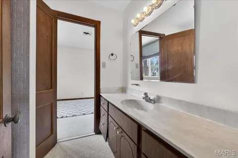 $894,900 | 13777 Clayton Road, Town and Country, MO 63017