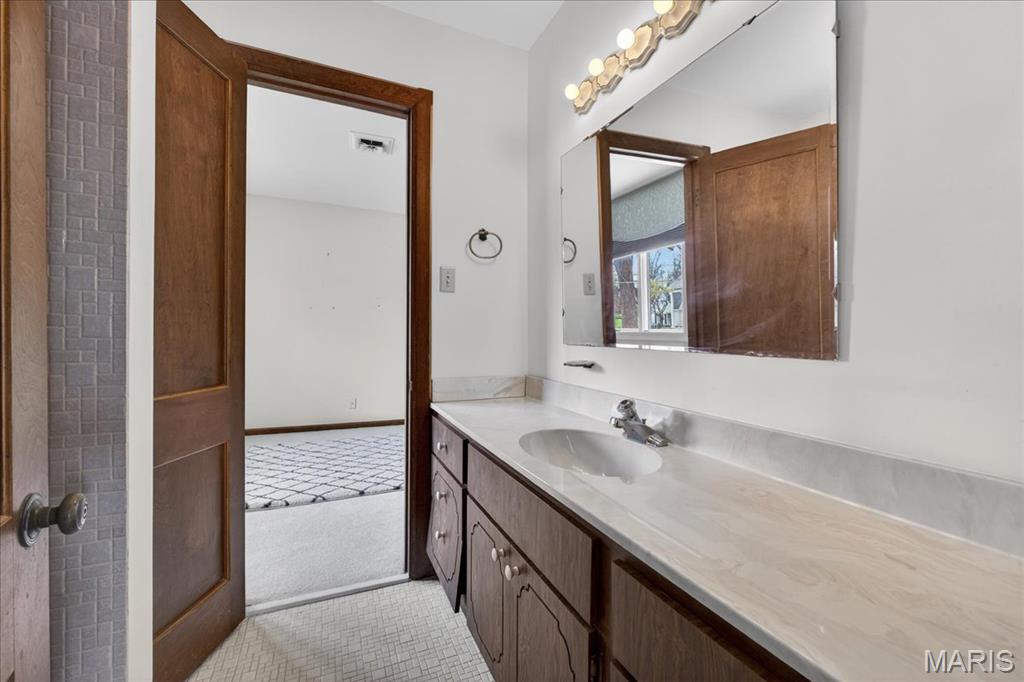 13777 Clayton Road Town and Country, MO 63017 - Photo 31 of 57