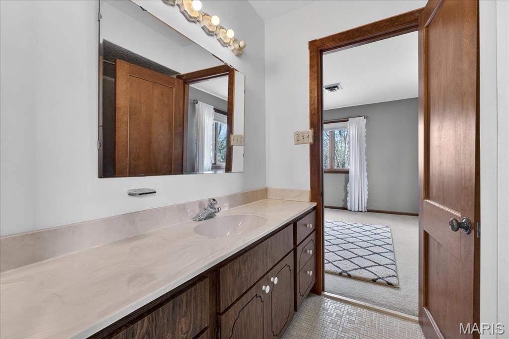 13777 Clayton Road Town and Country, MO 63017 - Photo 32 of 57