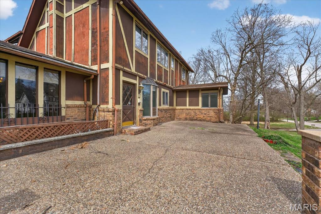 13777 Clayton Road Town and Country, MO 63017 - Photo 37 of 57