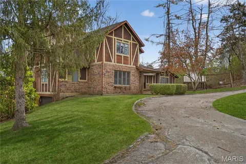 $894,900 | 13777 Clayton Road, Town and Country, MO 63017