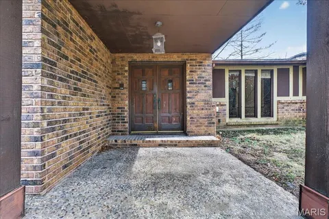 $894,900 | 13777 Clayton Road, Town and Country, MO 63017