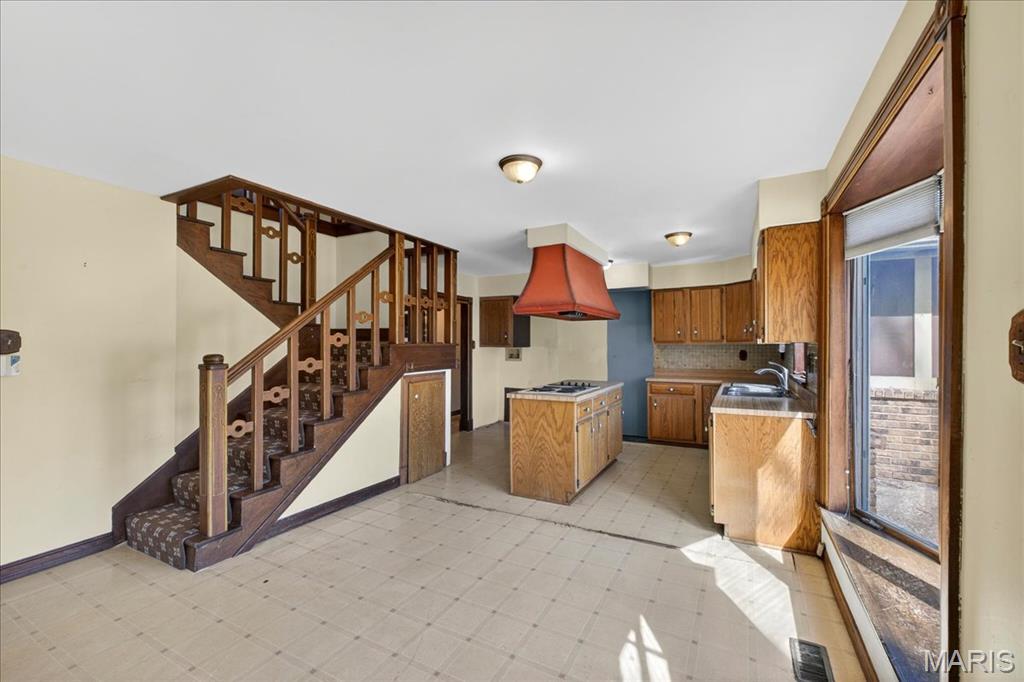 13777 Clayton Road Town and Country, MO 63017 - Photo 10 of 57