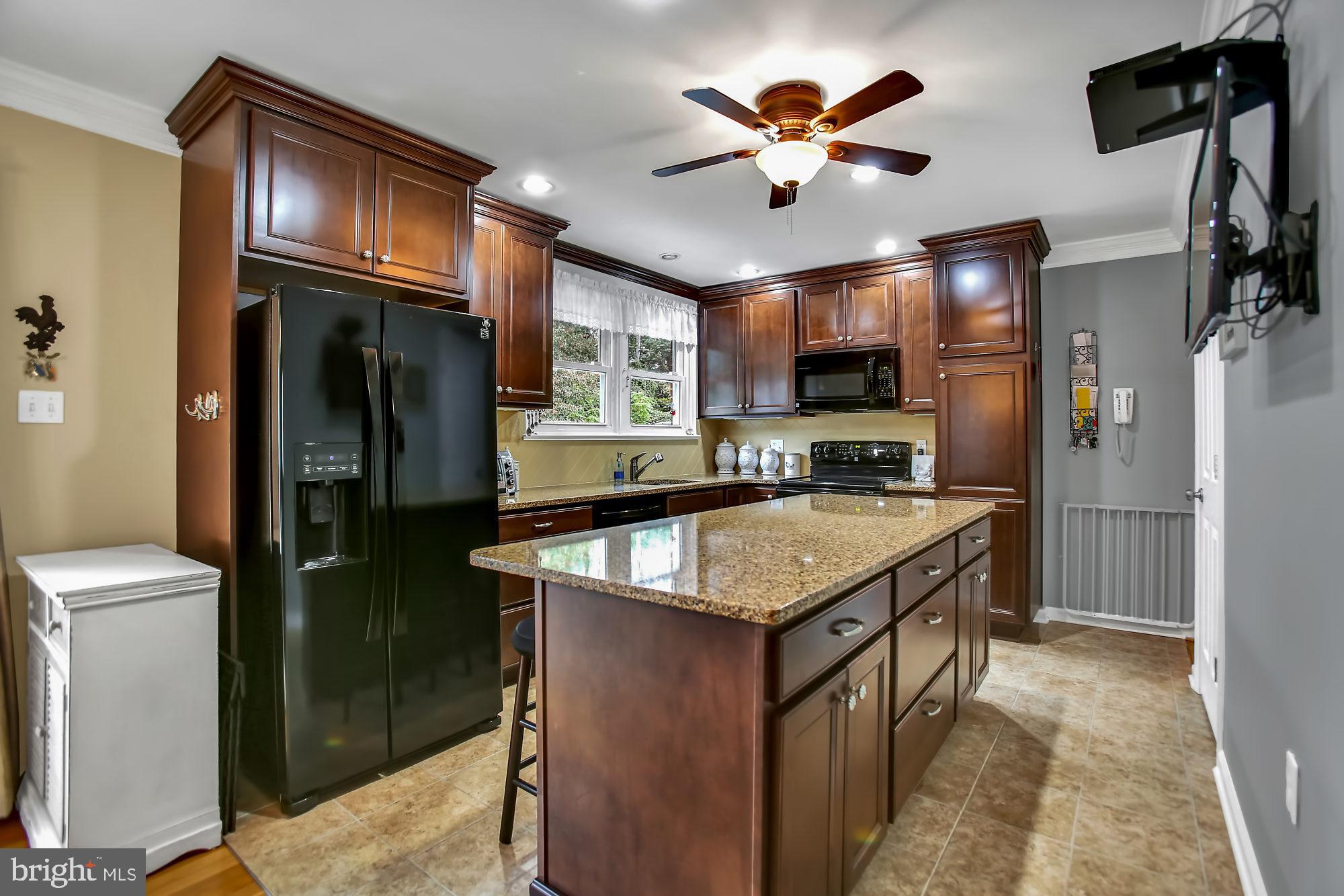 8012 East Riverside Drive Pasadena, MD 21122 - Photo 5 of 38 Granite Counter-tops and Island