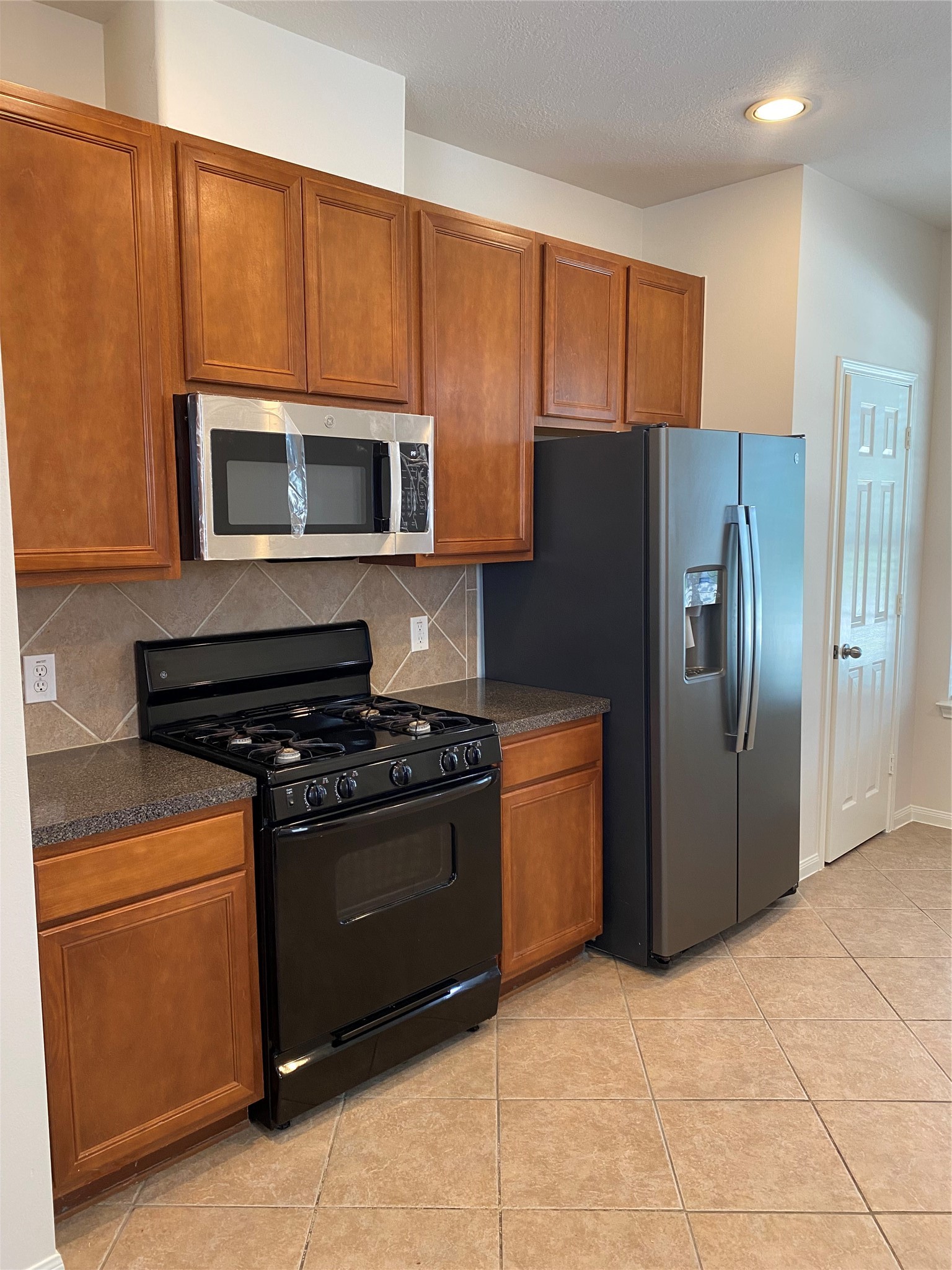 25119 Hazel Ranch Drive Katy, TX 77494 - Photo 8 of 18 Kitchen with lots of cabinets