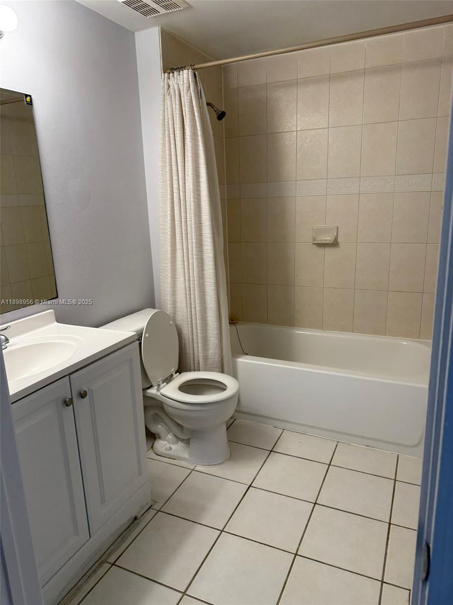 11040 Southwest 196th Street, Unit 211 Cutler Bay, FL 33157 - Photo 6 of 10 a bathroom with a sink a toilet and a bathtub