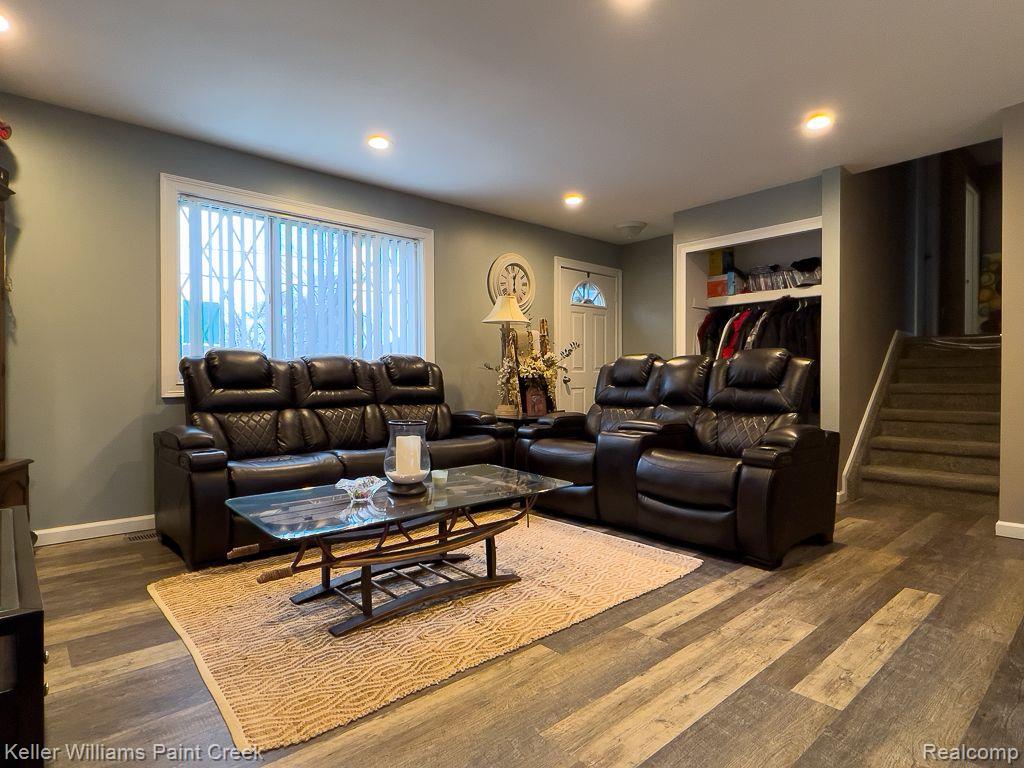 303 Clinton Street Romeo, MI 48065 - Photo 4 of 21 Gallery Image 4