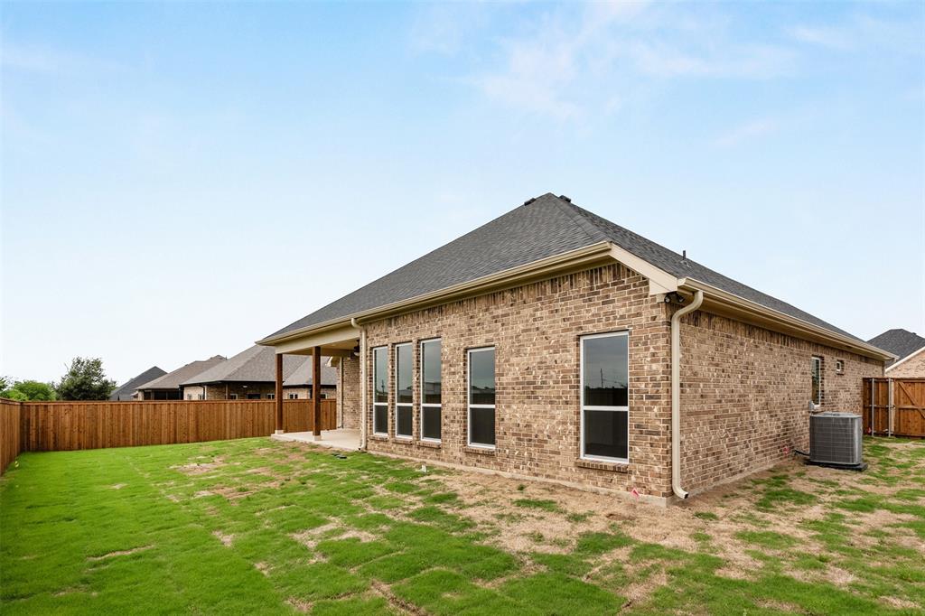 507 Limestone Circle Mabank, TX 75147 - Photo 32 of 36 a view of a house with backyard