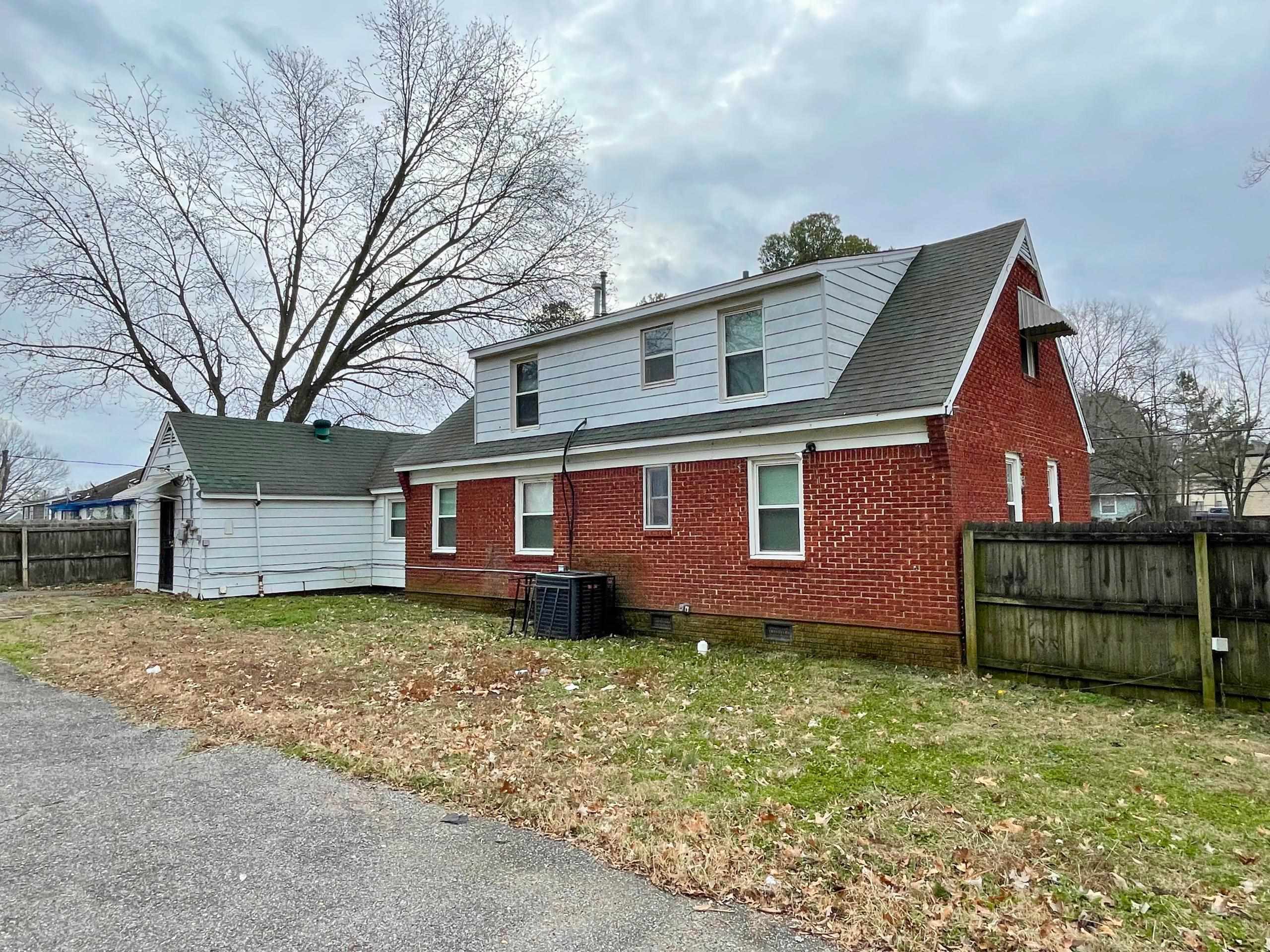 984 East Raines Road Memphis, TN 38116 - Photo 17 of 19 a front view of a house with a garden