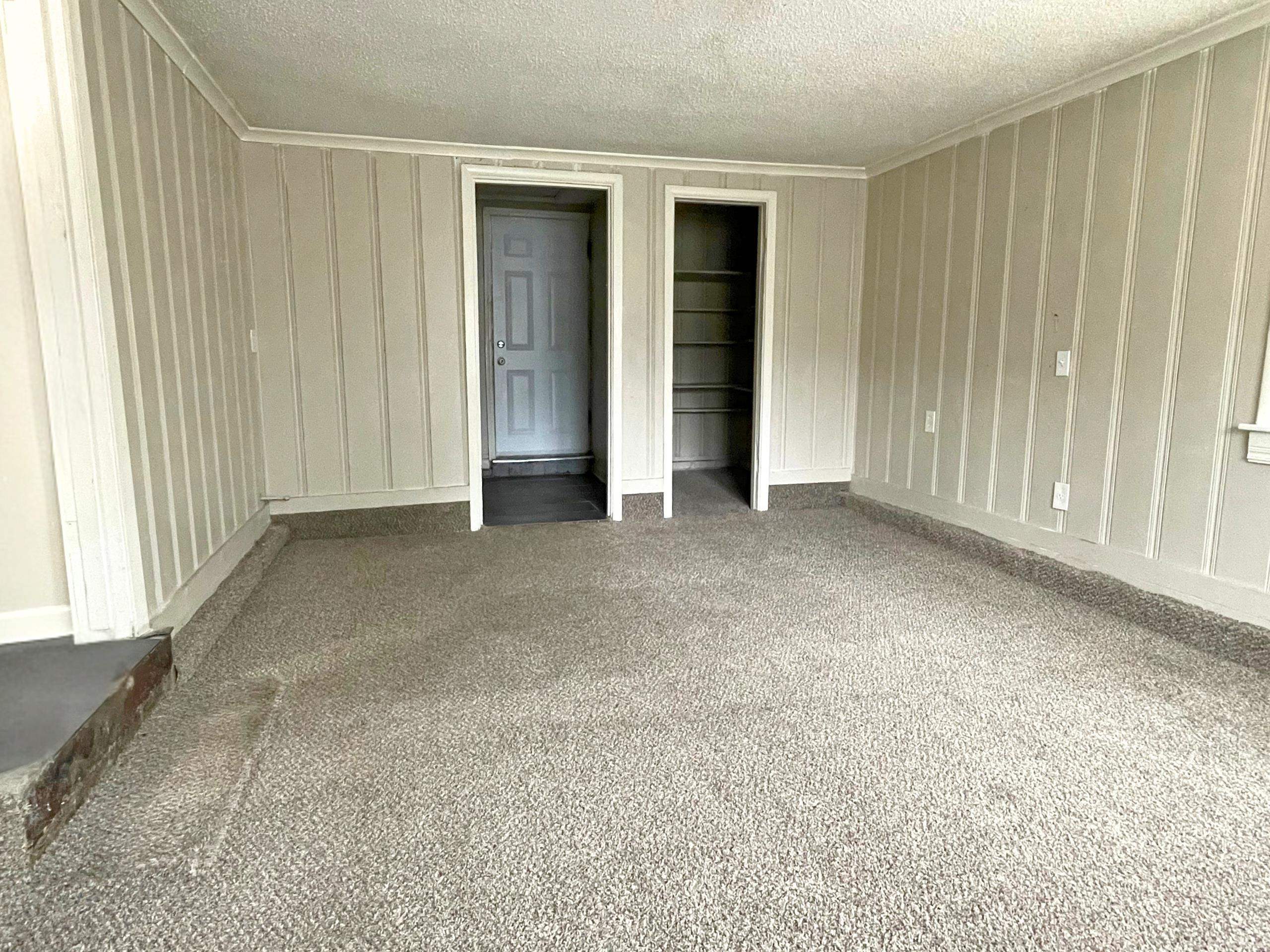 984 East Raines Road Memphis, TN 38116 - Photo 3 of 19 an empty room with windows