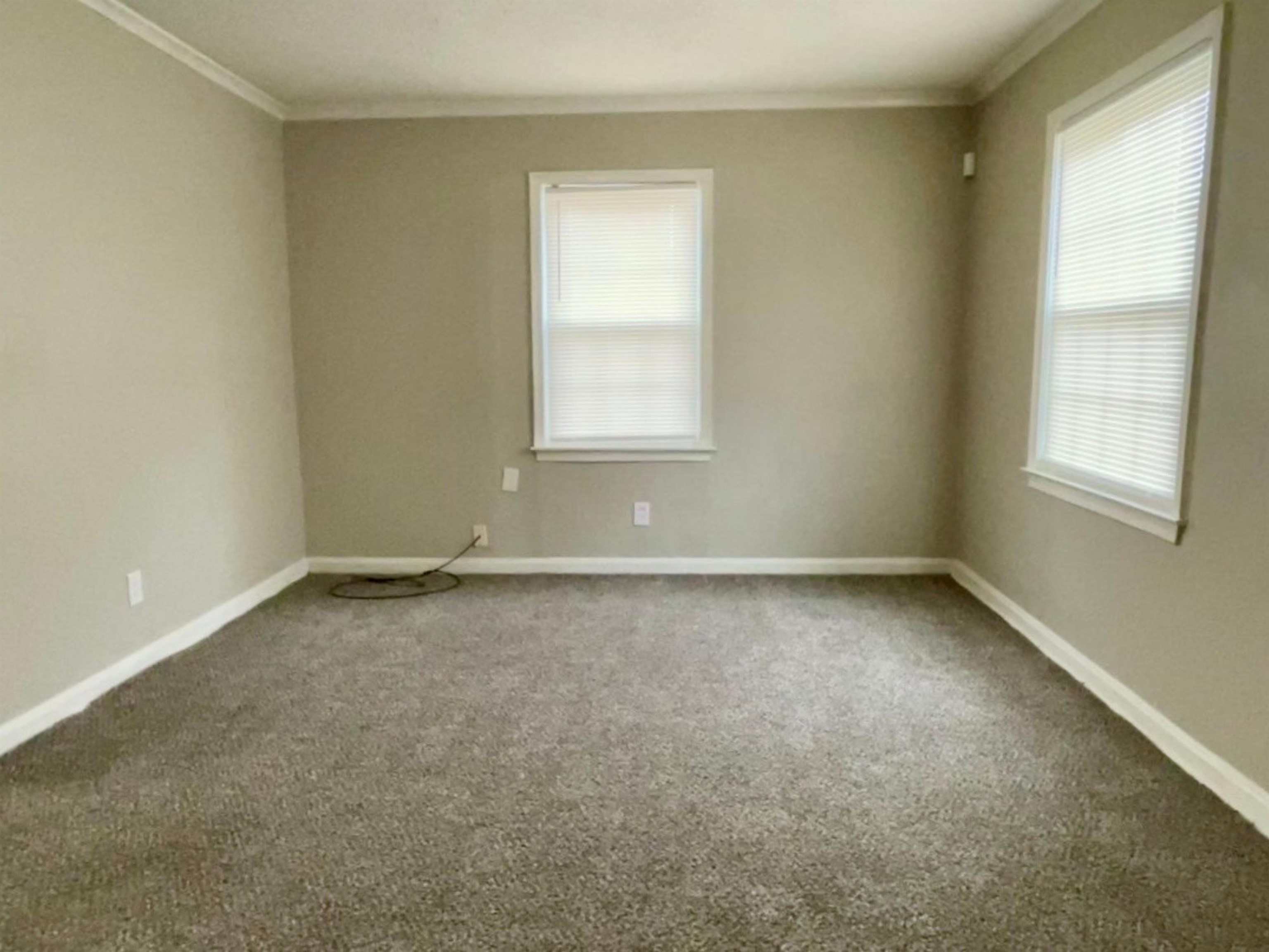 984 East Raines Road Memphis, TN 38116 - Photo 7 of 19 an empty room with a window