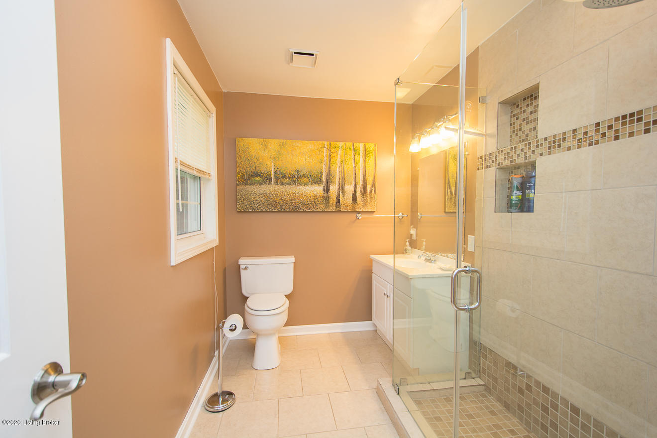 5603 Mt Washington Road Louisville, KY 40229 - Photo 22 of 37 Full Bath