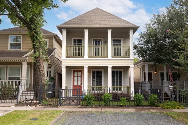 $3,495 | 821 West 26th Street, Houston, TX 77008