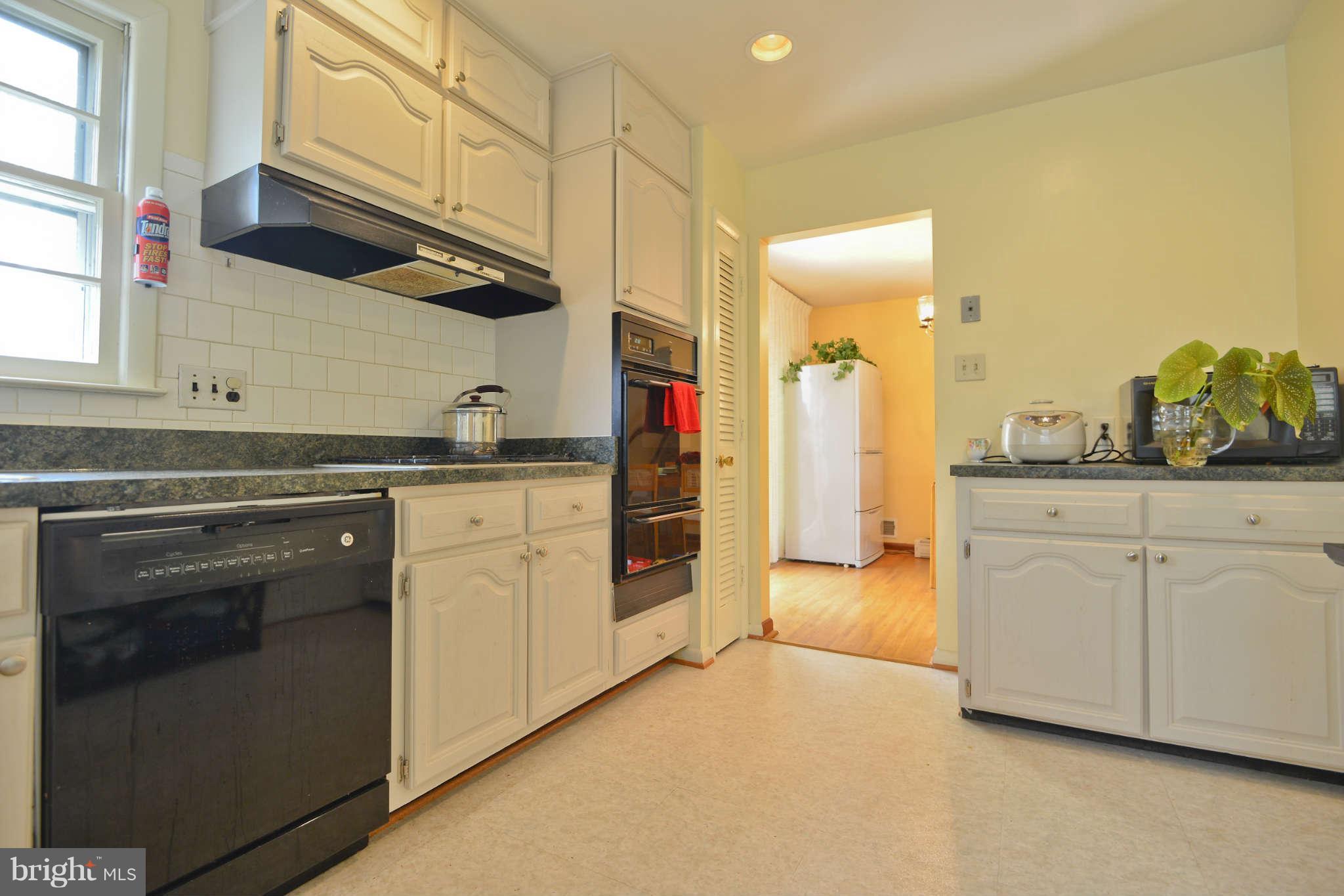 6328 Rockwell Road Burke, VA 22015 - Photo 14 of 30 Kitchen