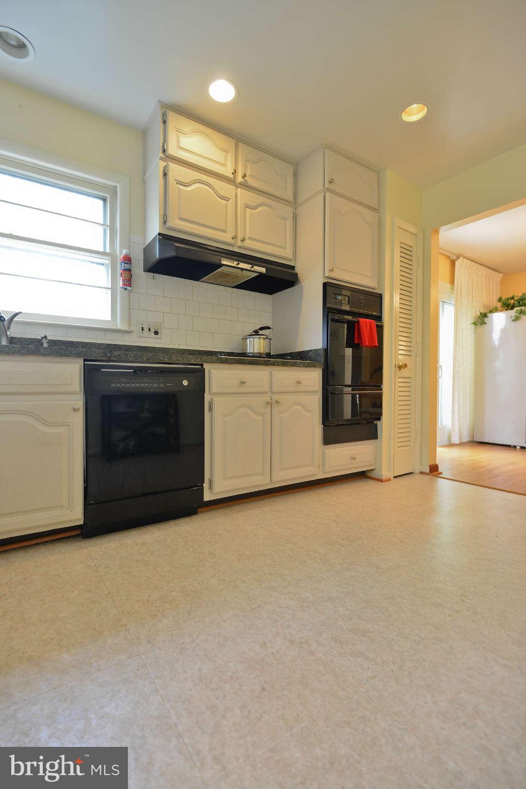 6328 Rockwell Road Burke, VA 22015 - Photo 15 of 30 Kitchen