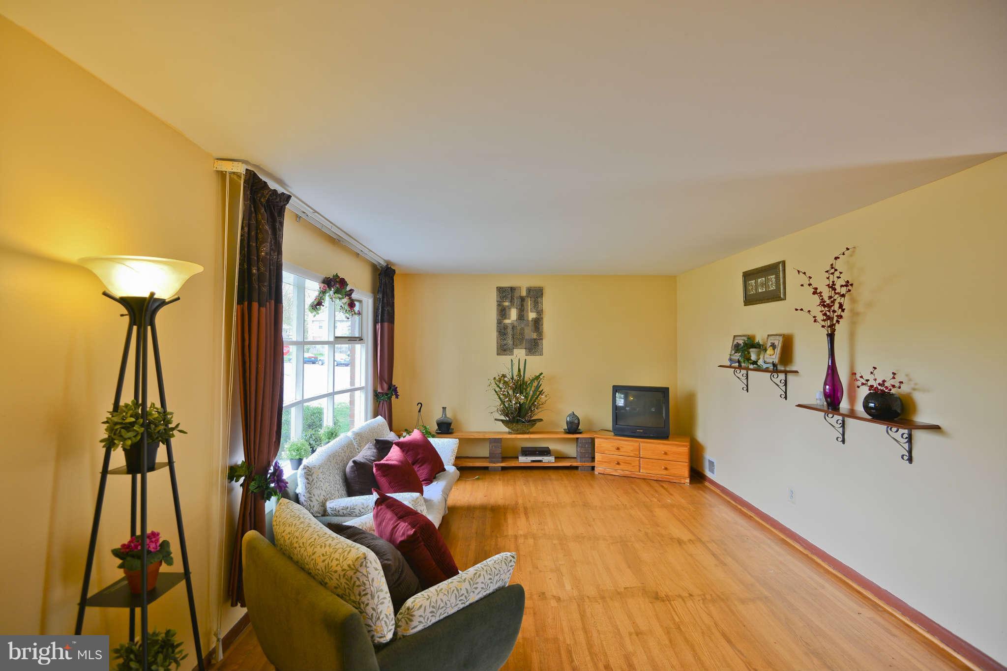 6328 Rockwell Road Burke, VA 22015 - Photo 17 of 30 Living Room