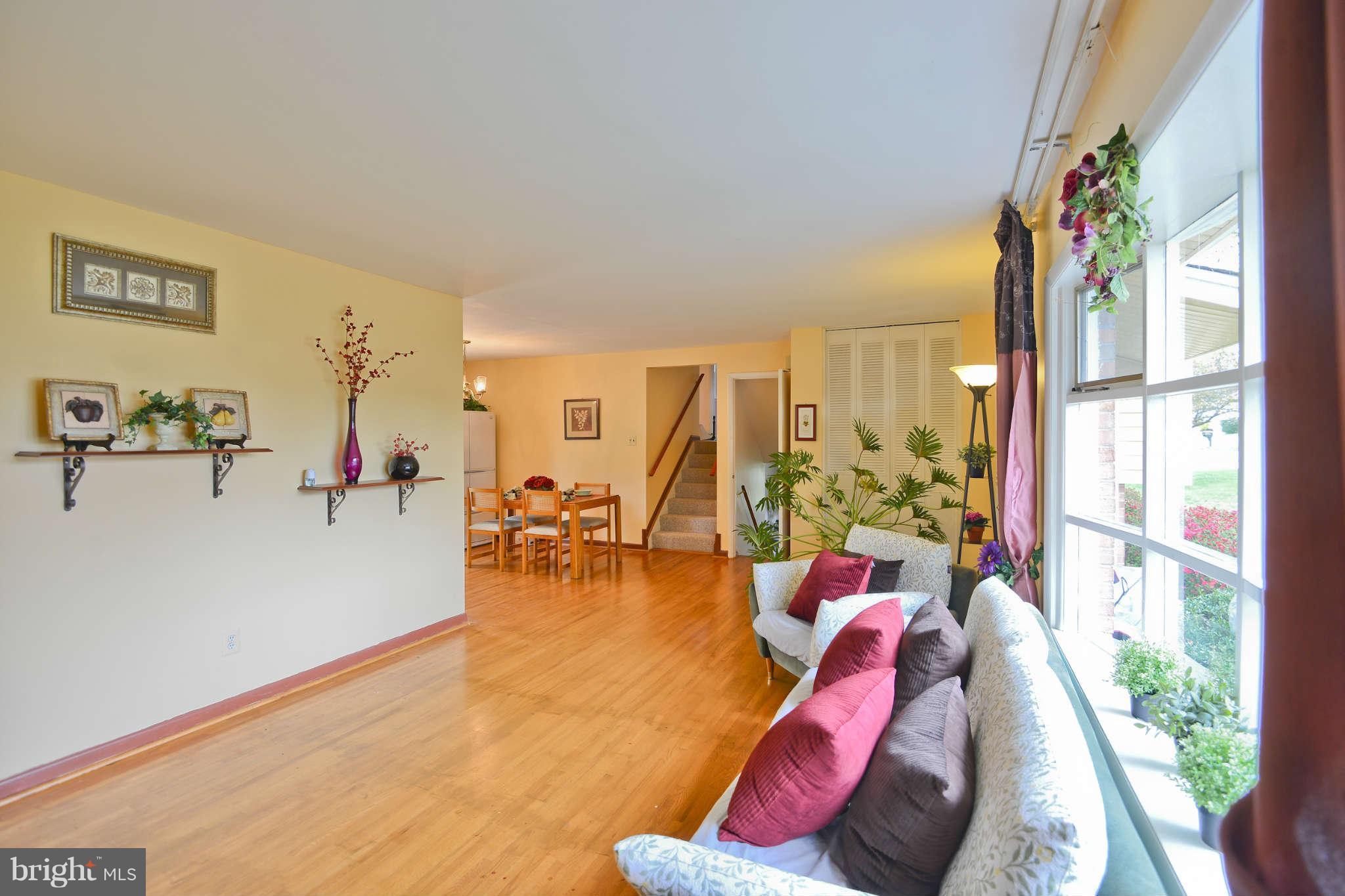 6328 Rockwell Road Burke, VA 22015 - Photo 18 of 30 Living Room