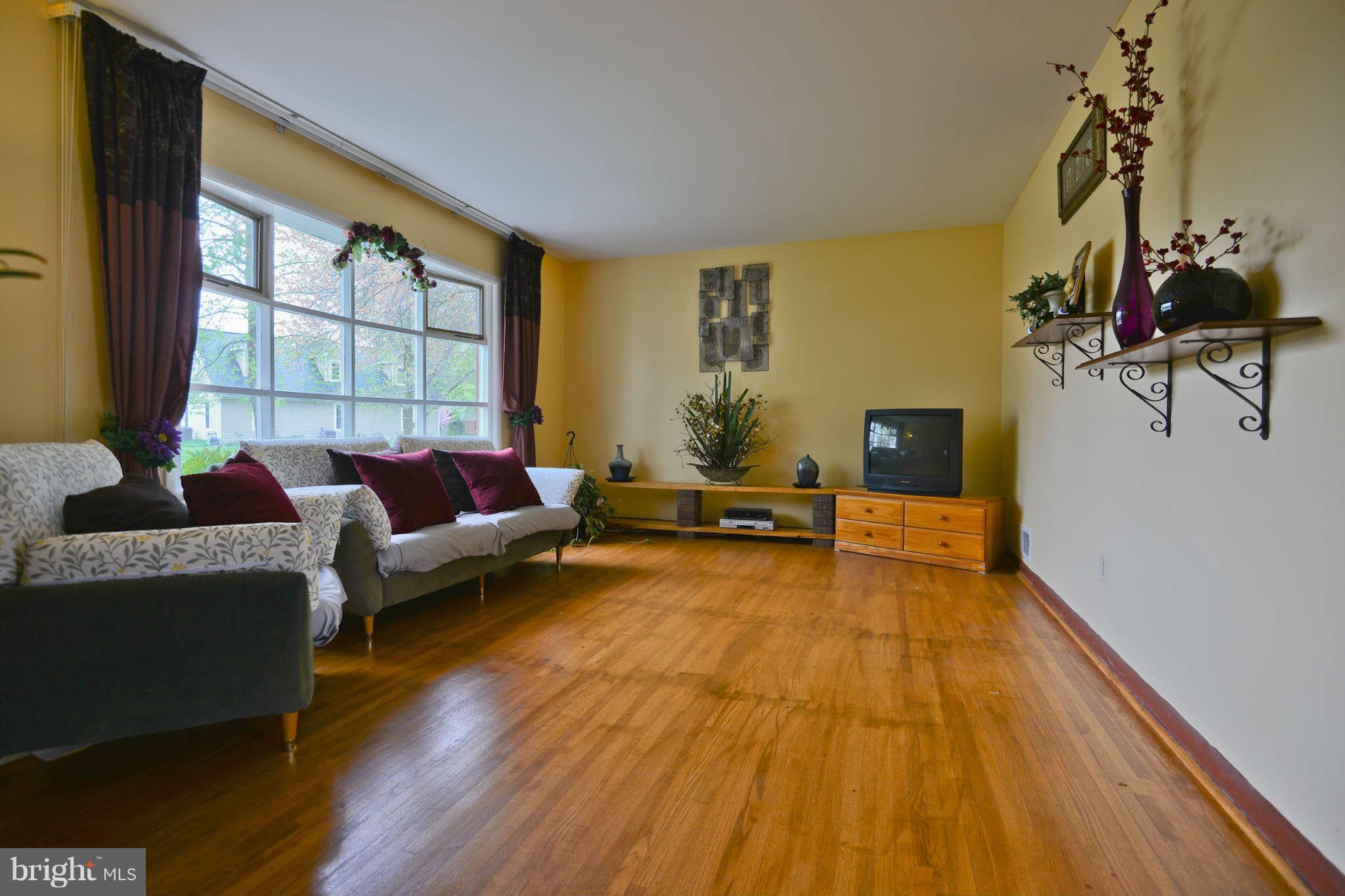 6328 Rockwell Road Burke, VA 22015 - Photo 19 of 30 Living Room