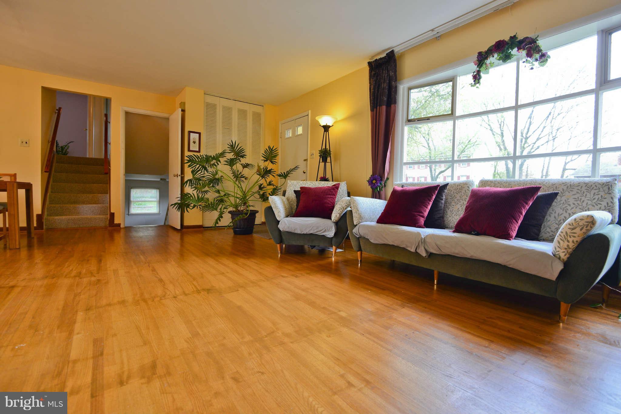 6328 Rockwell Road Burke, VA 22015 - Photo 20 of 30 Living Room