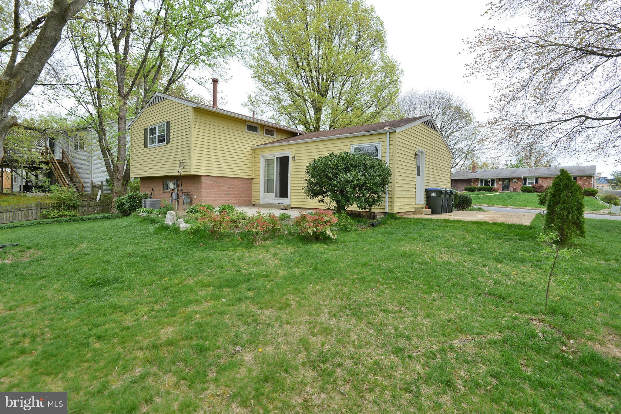 6328 Rockwell Road Burke, VA 22015 - Photo 26 of 30 Exterior (Rear)
