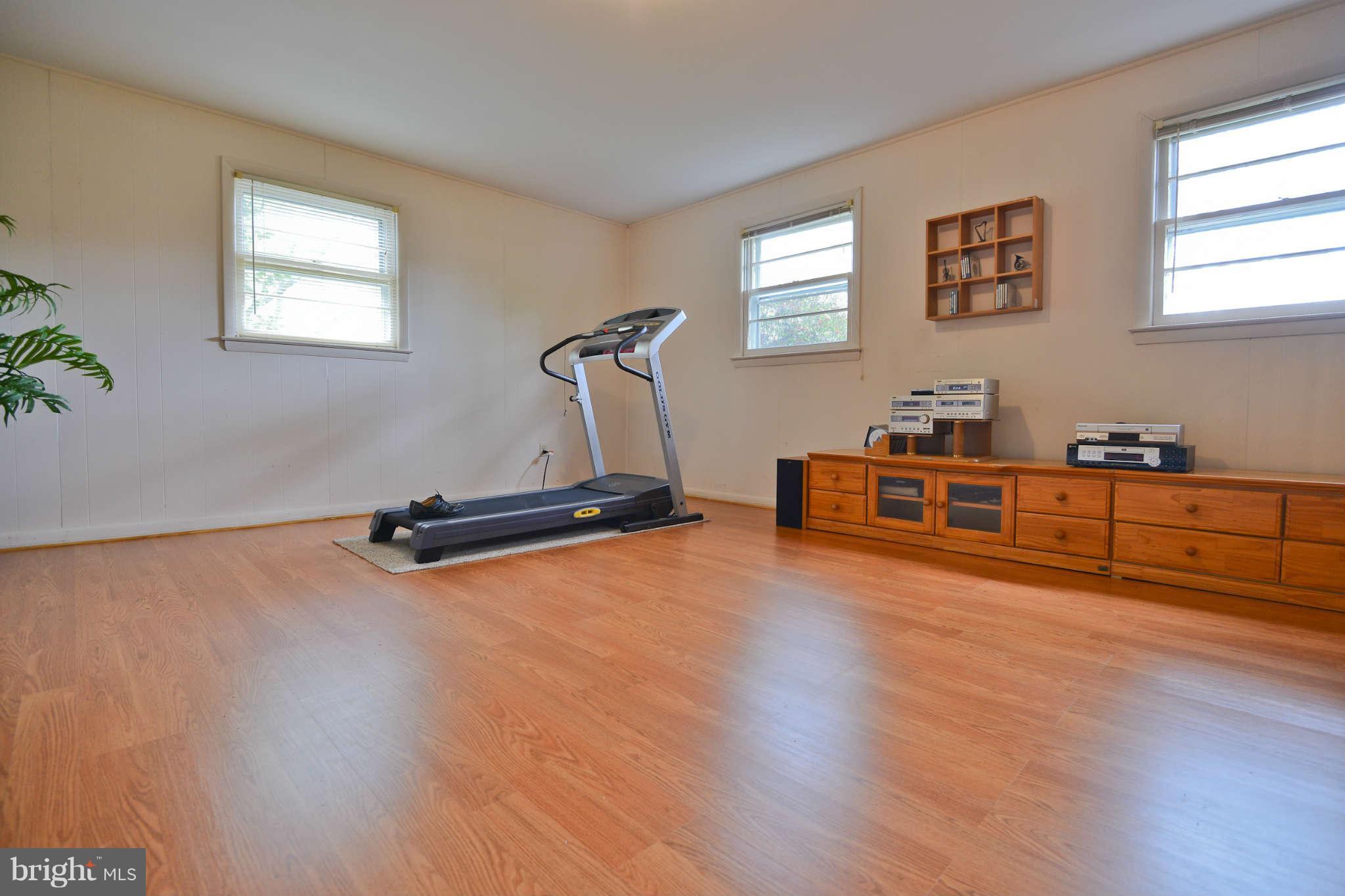 6328 Rockwell Road Burke, VA 22015 - Photo 8 of 30 Family Room